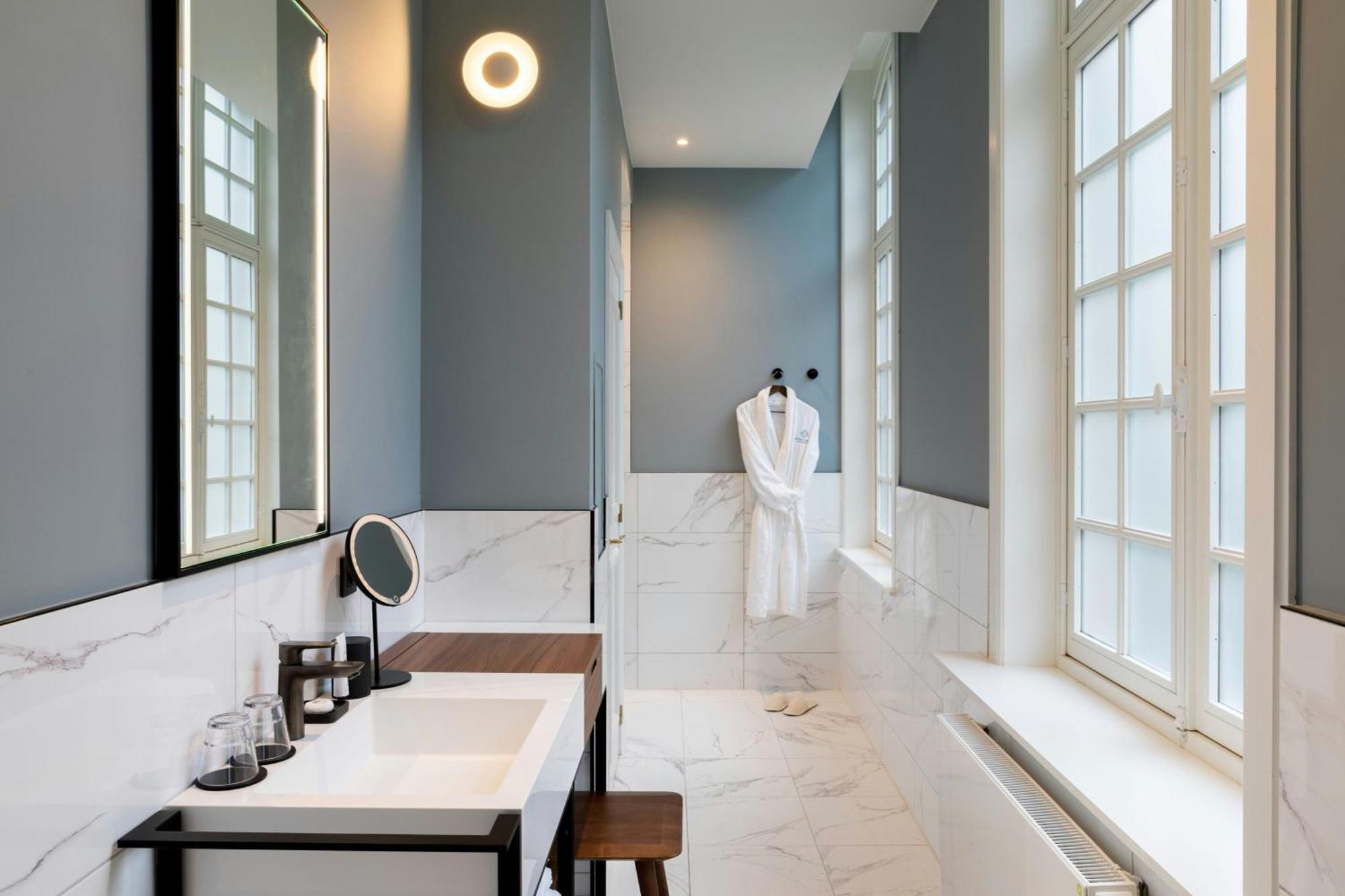 Sapphire House Antwerp, Autograph Collection By Marriott Hotel ภายนอก รูปภาพ Bathroom
